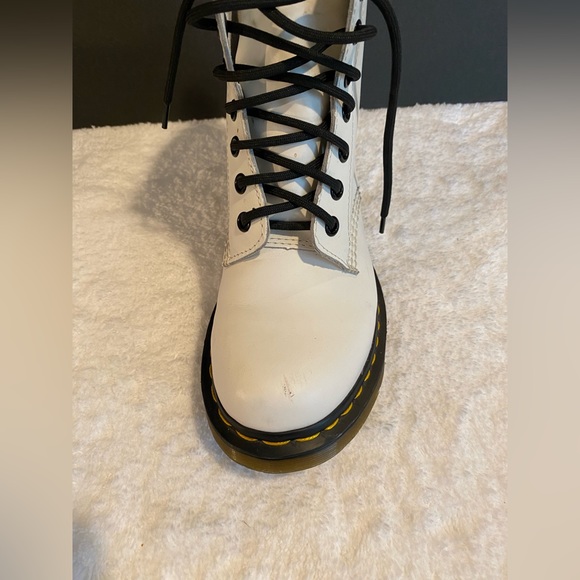 NWOT Doc Marten 1460 Women’s Smooth Leather Lace Up Boots Size 6 - Picture 13 of 16